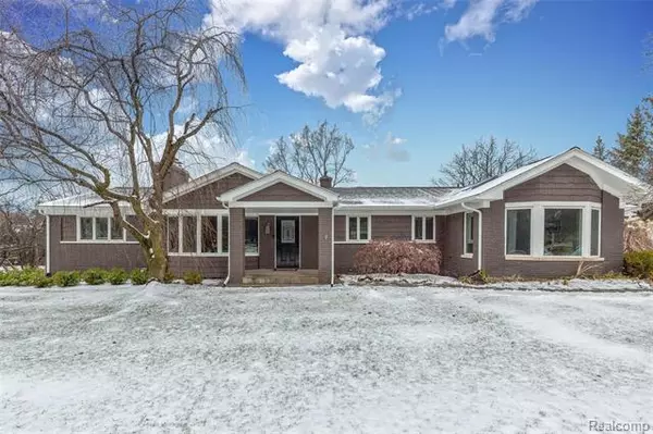 3330 SUNNYHILL CRT, Bloomfield Hills, MI 48304