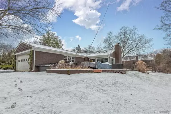 Bloomfield Hills, MI 48304,3330 SUNNYHILL CRT