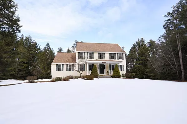 63 Brown Brook CIR, Fremont, NH 03044