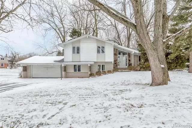 5356 POCONO DR, West Bloomfield, MI 48323