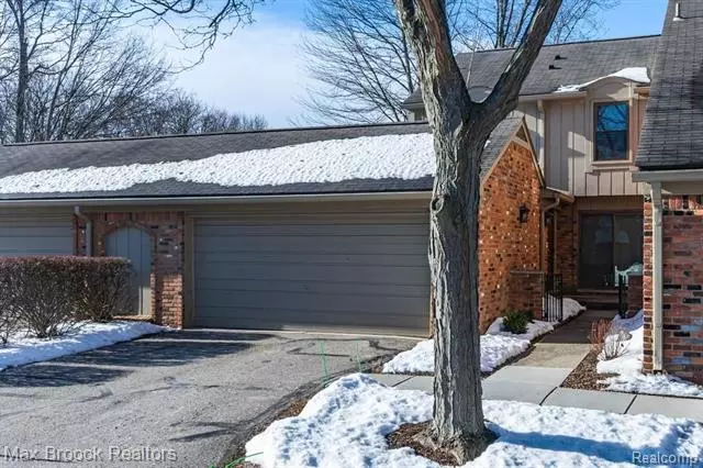 1808 THOMAS CRT, Rochester Hills, MI 48309