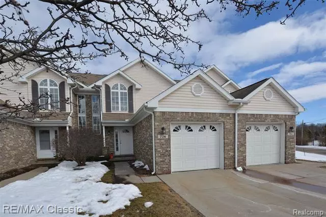 Wixom, MI 48393,726 NATURES COVE CRT