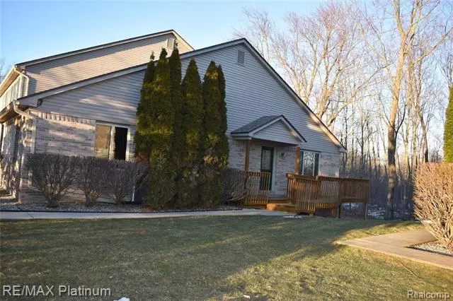 Holly, MI 48442,1071 OLD LEAKE CRT