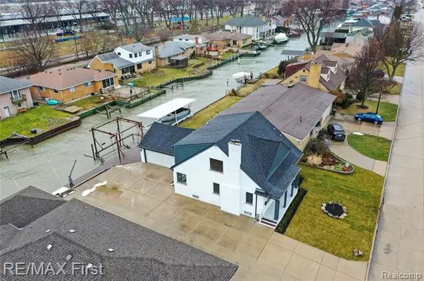 22600 LANGE ST, St. Clair Shores, MI 48080