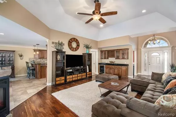 Macomb Twp, MI 48044,18331 TARPEY DR