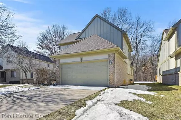 Wixom, MI 48393,729 RED MAPLE LN