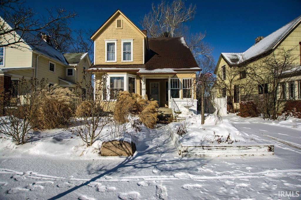 202 W Crawford Street, Elkhart, IN 46514-2743