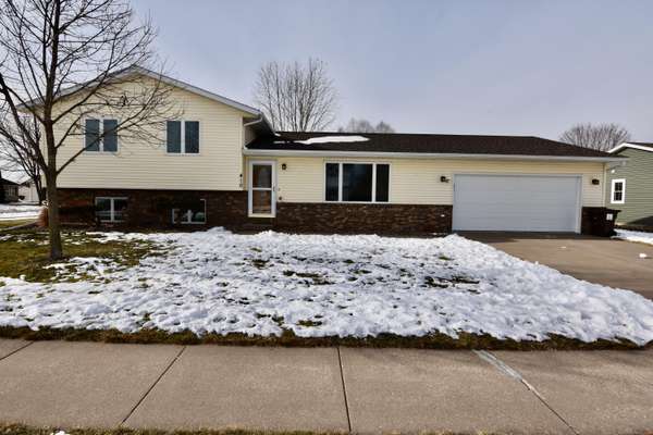 410 Lee Dr, West Salem, WI 54669