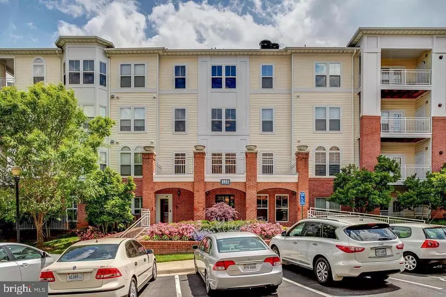 2931 DEER HOLLOW WAY #305, Fairfax, VA 22031