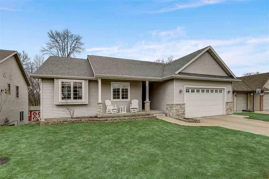 316 Skyland Way, Deerfield, WI 53531