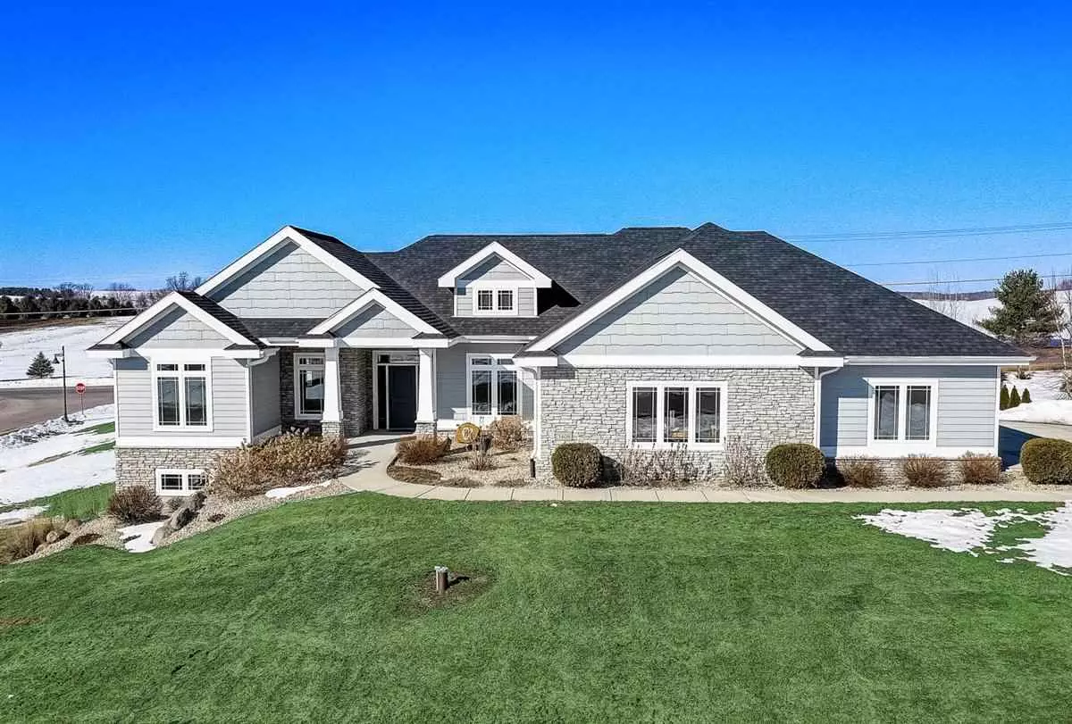 Sun Prairie, WI 53590,3408 Whistling Wind Way