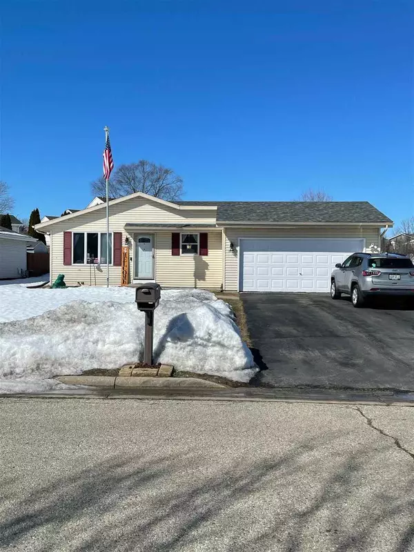 2231 Pine View Ln, Janesville, WI 53546