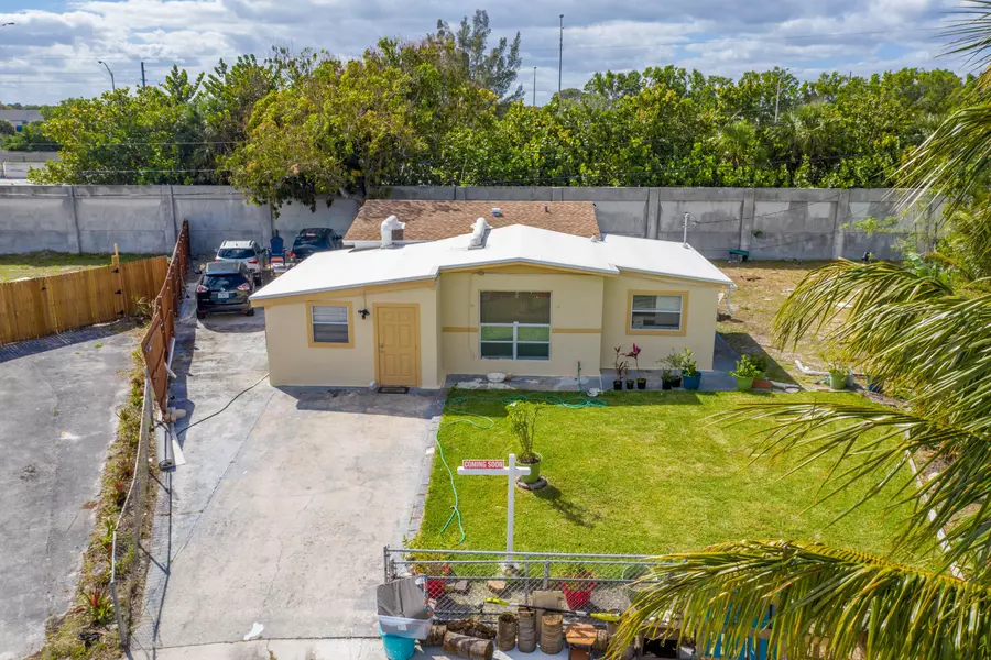 2747 NW 2nd ST, Boynton Beach, FL 33435