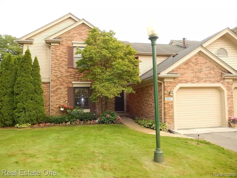 29825 INDIAN Trail, Farmington Hills, MI 48331