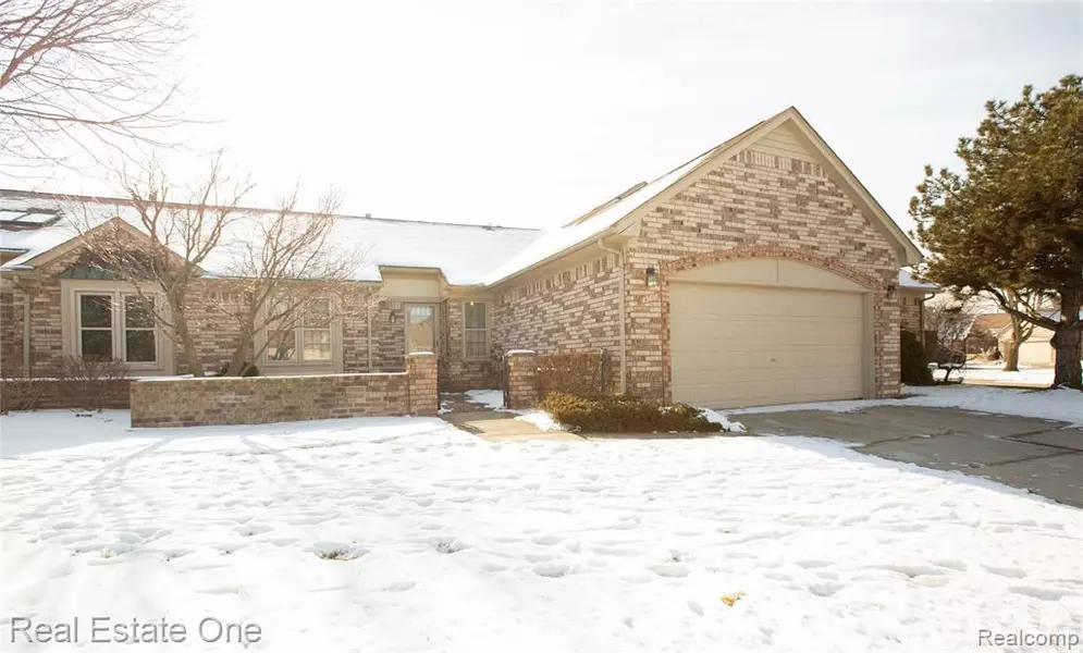 43618 Riverbend Drive, Clinton Township, MI 48038 2484