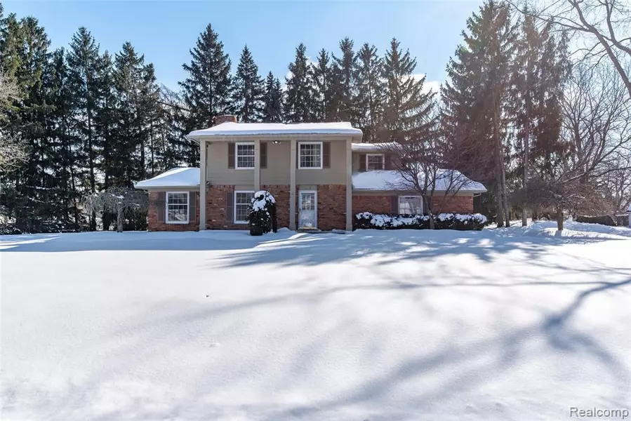 3369 AQUINAS Drive, Rochester Hills, MI 48309 1214