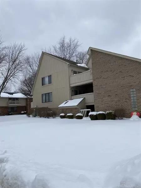 42365 Lochmoor #15, Clinton Township, MI 48038