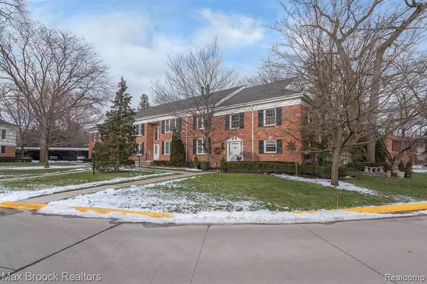 Bloomfield Hills, MI 48301 1743,1250 W TRAILWOOD PATH APT D