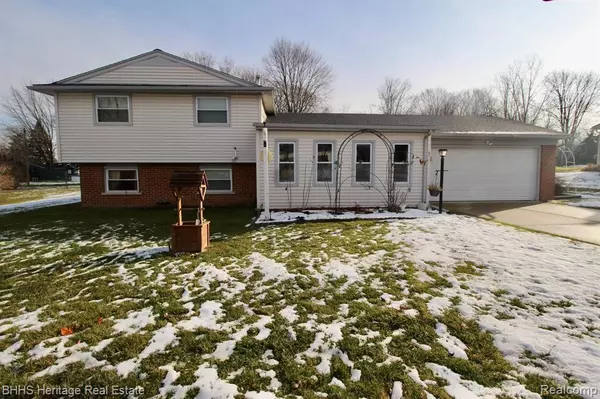 81 EASTDALE Drive, Howell, MI 48843