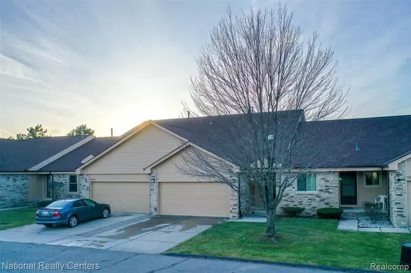 2316 HERITAGE POINTE Drive, Sterling Heights, MI 48314 3738