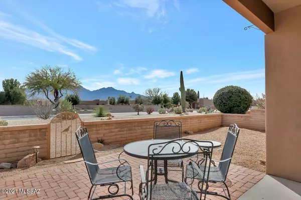 3933 S Via De Cristal, Green Valley, AZ 85614