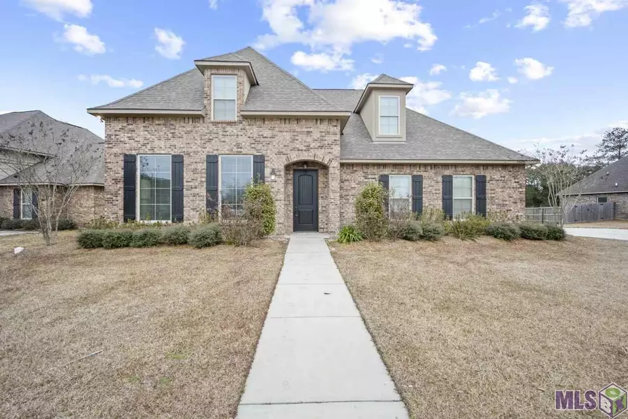 24895 PLANTATION LAKE AVE, Denham Springs, LA 70726