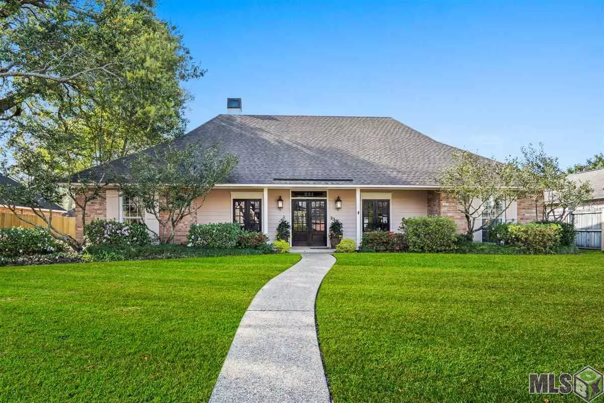 Baton Rouge, LA 70808,221 E WOODGATE CT