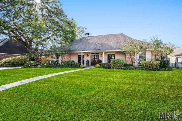 Baton Rouge, LA 70808,221 E WOODGATE CT