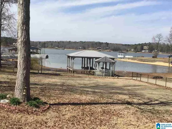 Talladega, AL 35160,34 WHISPERING OAK DRIVE