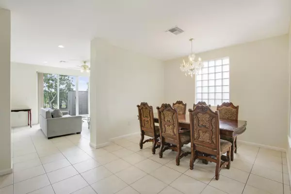 West Palm Beach, FL 33415,5892 Azalea CIR