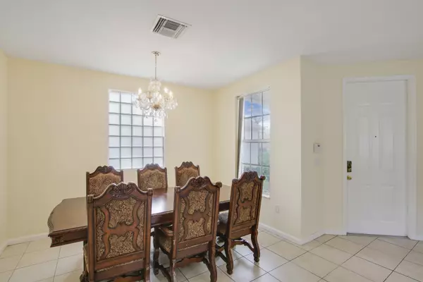 West Palm Beach, FL 33415,5892 Azalea CIR