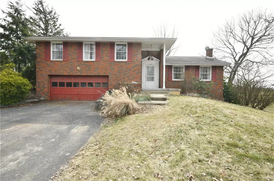 1526 Scenery Ridge Dr, Pittsburgh, PA 15241