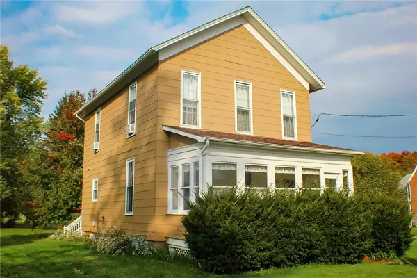 220 N Main St, Harrisville, PA 16038