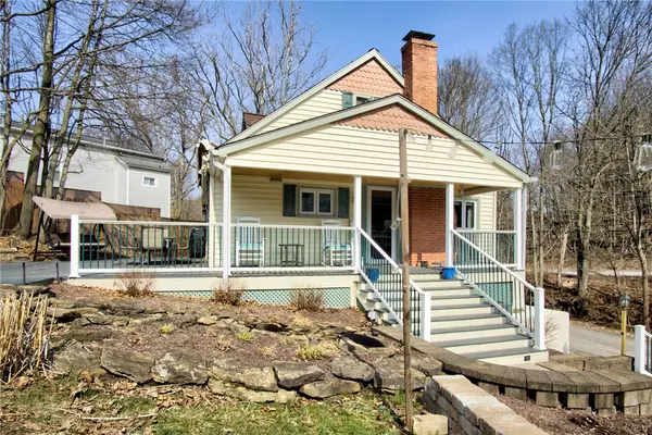 15 Walnut St, Imperial, PA 15126