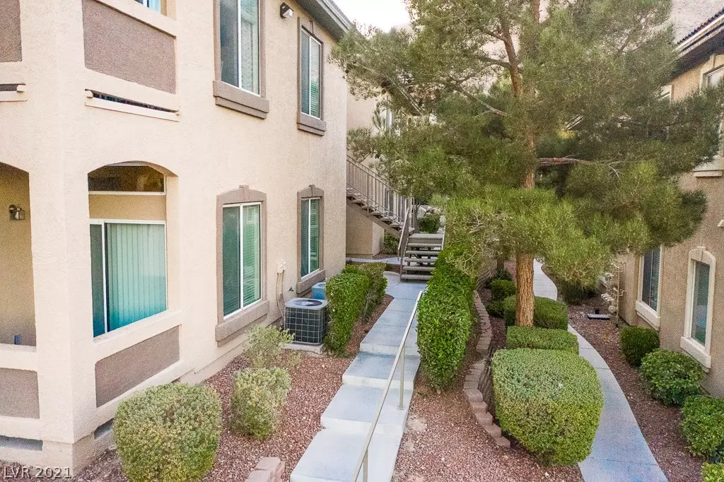 Las Vegas, NV 89129,10630 Calico Mountain Avenue #102