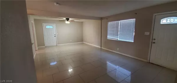 Las Vegas, NV 89107,6113 Preston Circle