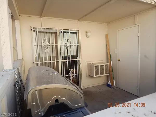 Las Vegas, NV 89119,5406 Swenson Street #1