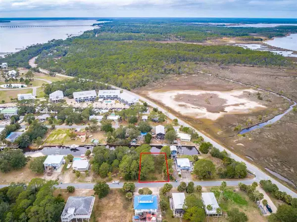 Ochlockonee Bay, FL 32346,18 Blue Heron Way