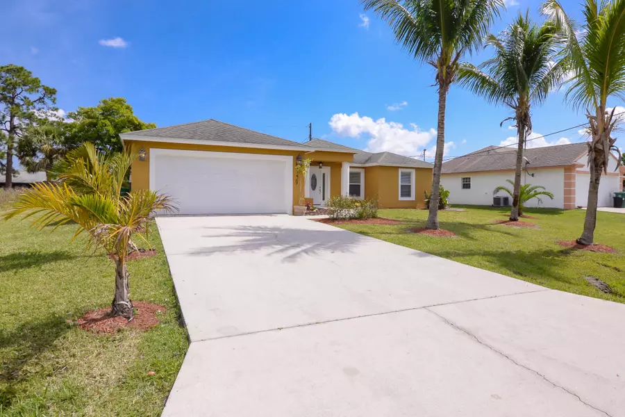 1229 SE Wave LN, Port Saint Lucie, FL 34983