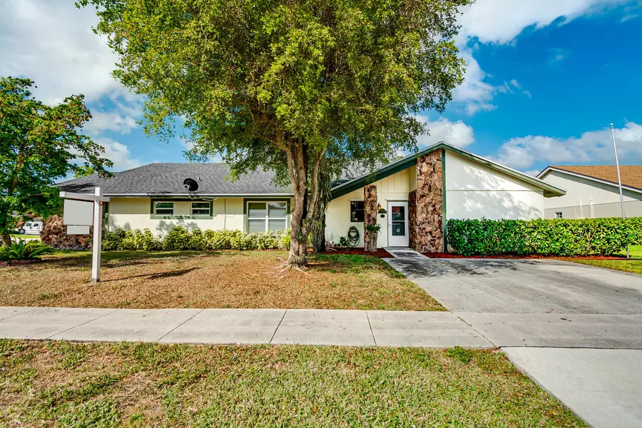 865 Lantern Tree LN, Wellington, FL 33414