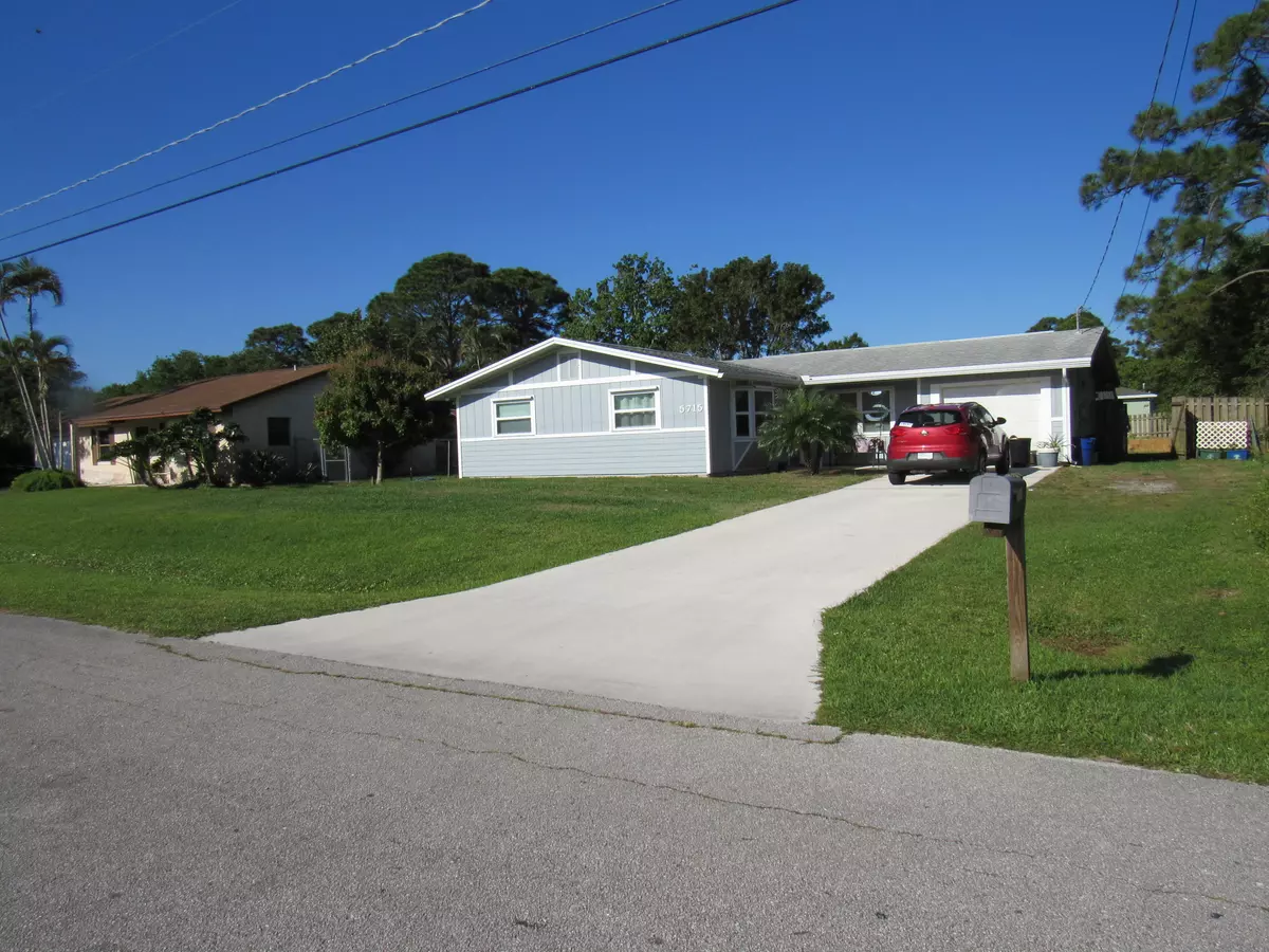 Fort Pierce, FL 34982,5715 Hickory DR