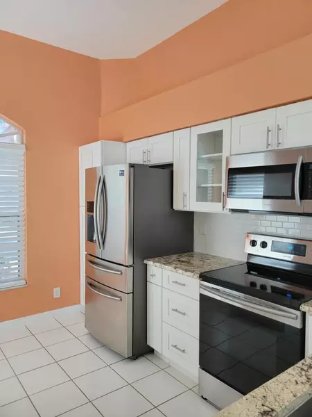 1006 Via Jardin, Riviera Beach, FL 33418