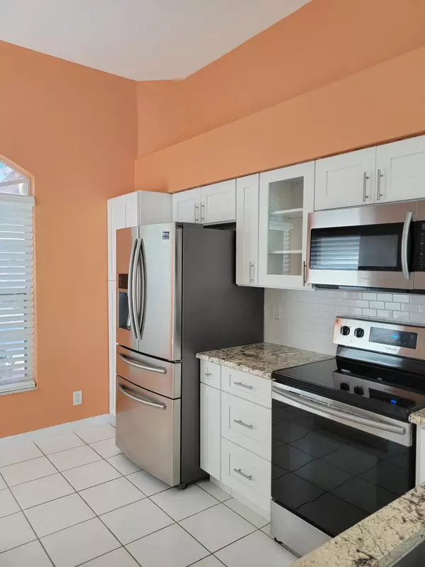 1006 Via Jardin, Riviera Beach, FL 33418