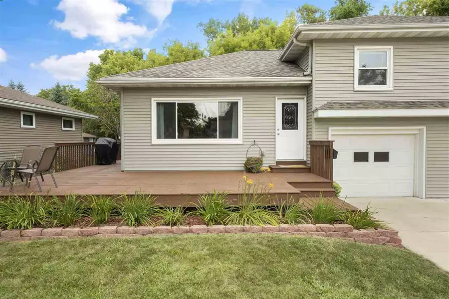 203 Fairview Ct, Waunakee, WI 53597