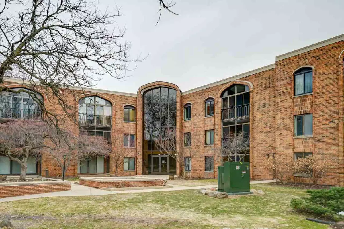 Madison, WI 53705,6302 Mineral Point Rd #316