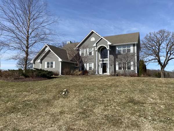 S88W32510 Frosty Meadow Ln, Mukwonago, WI 53149