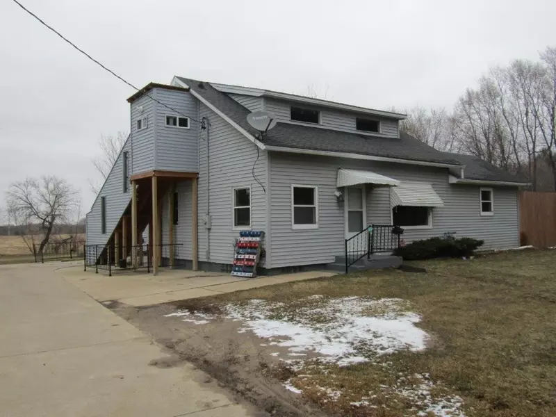 W4492 Long Crossing Rd, Rio, WI 53960