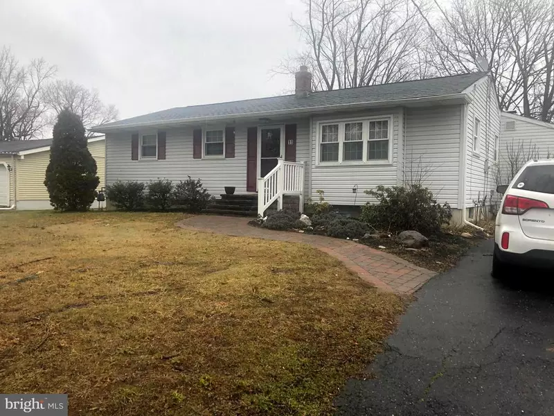 11 MCKINLEY AVE, Blackwood, NJ 08012