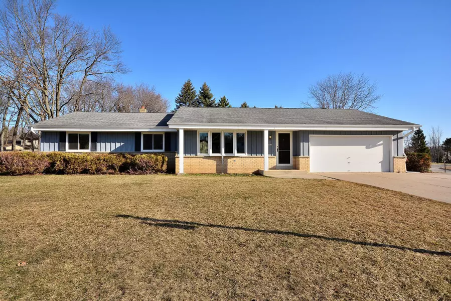 7908 W Cascade Dr, Franklin, WI 53132