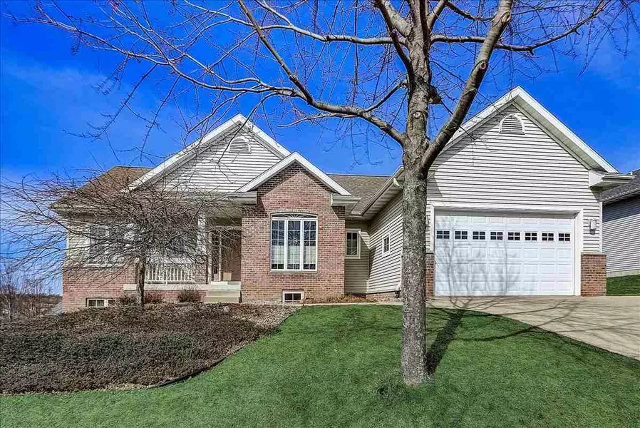 505 Skyview Dr, Waunakee, WI 53597